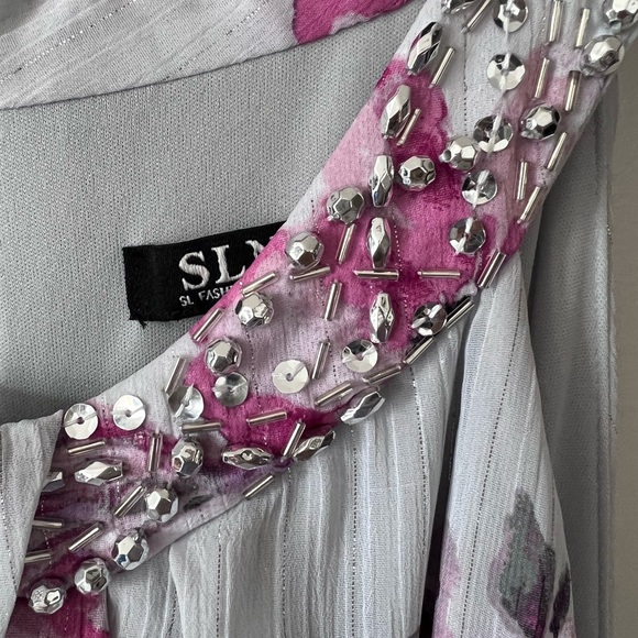 Full length beaded neck; Halter Chiffon Sleeveless Dress- Size:18 -wedding - Picture 7 of 11